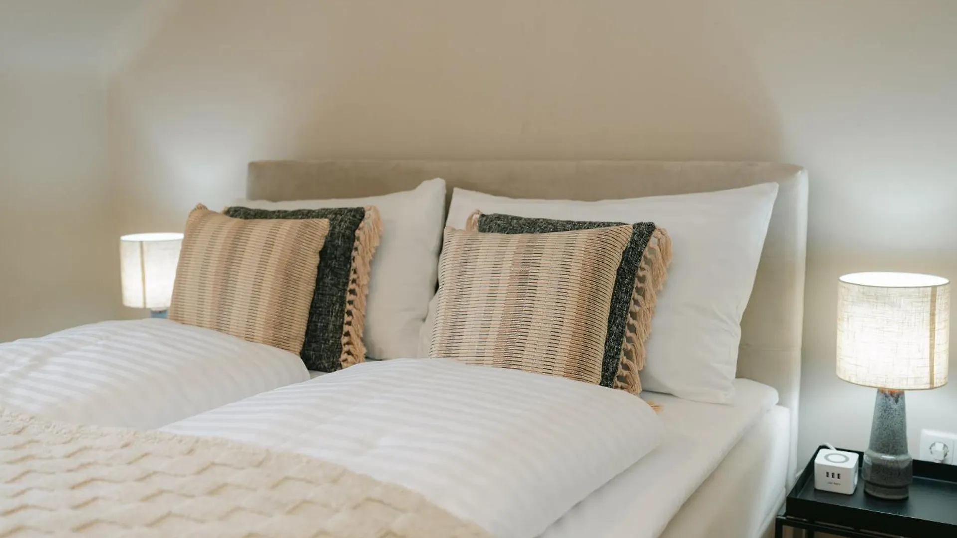 Comfy Apt For 4-6, 5 Min To Center, No Lift Currently Vienna Apartment