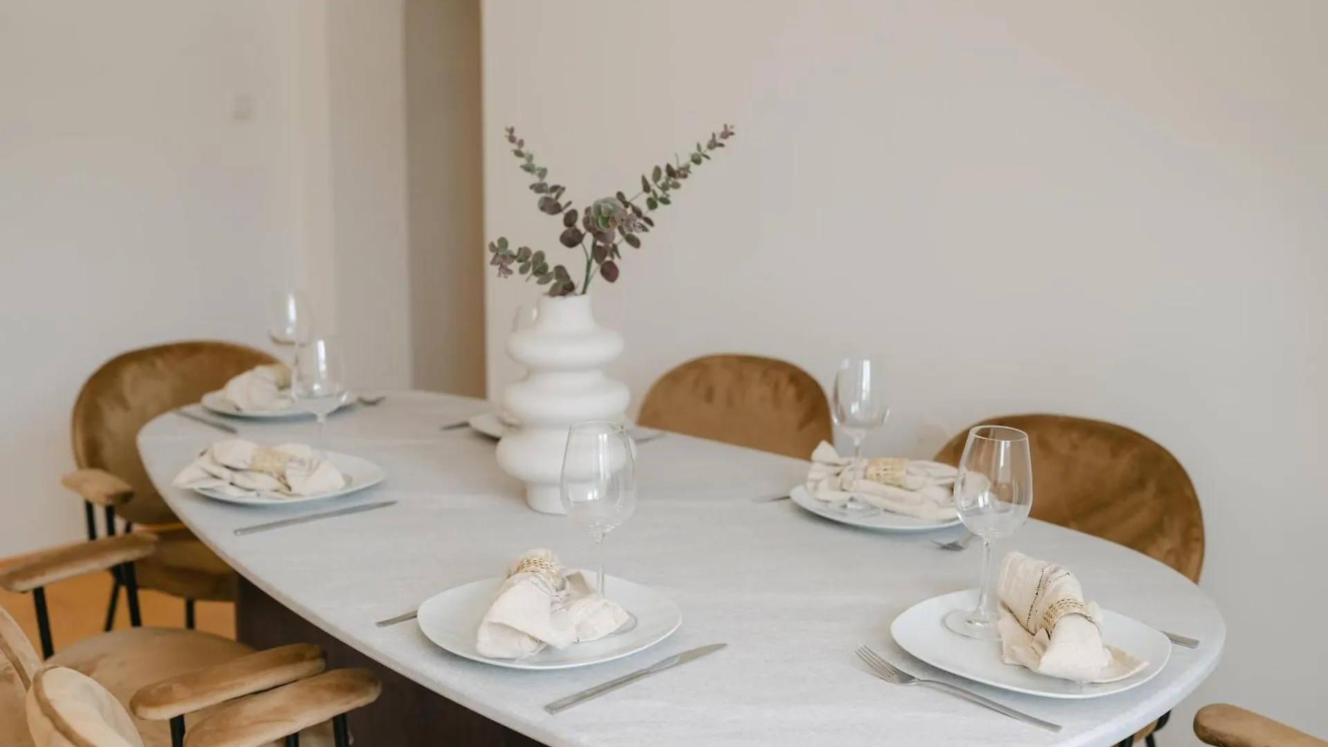 Comfy Apt For 4-6, 5 Min To Center, No Lift Currently Vienna Apartment