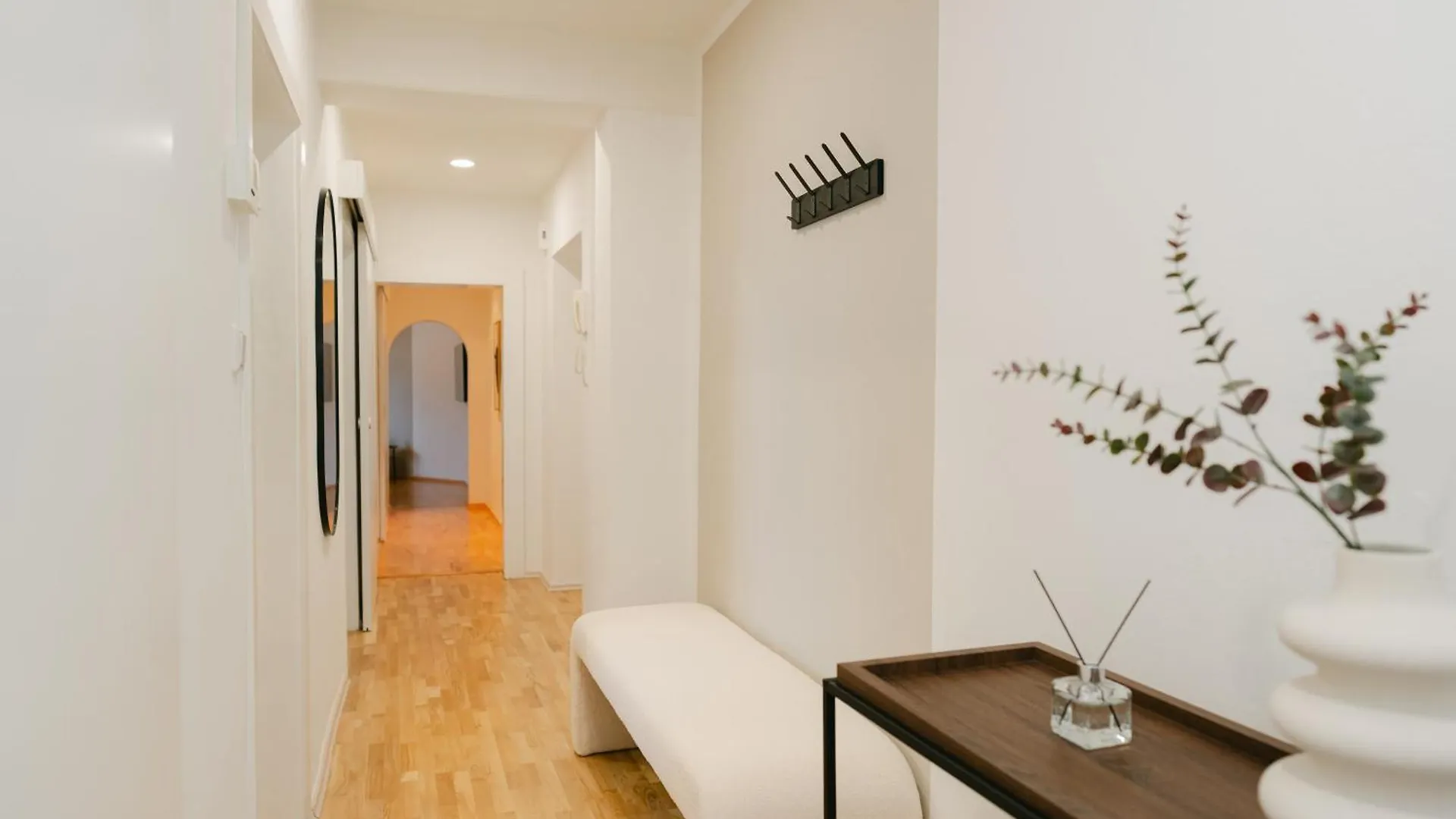 Comfy Apt For 4-6, 5 Min To Center, No Lift Currently Vienna Apartment
