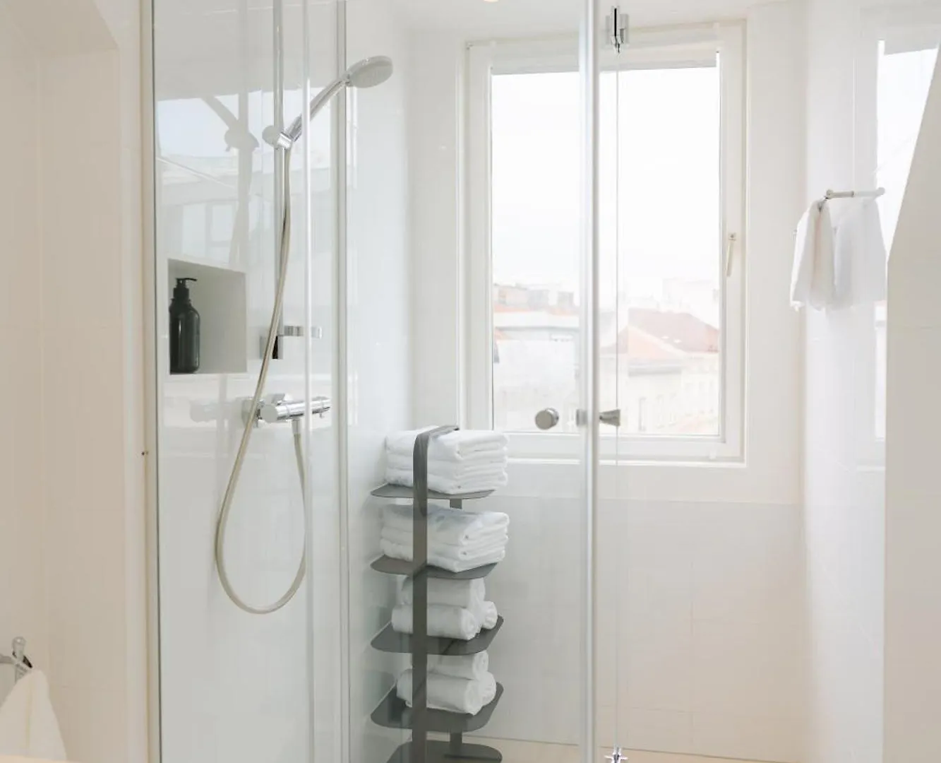 Comfy Apt For 4-6, 5 Min To Center, No Lift Currently Vienna Apartment